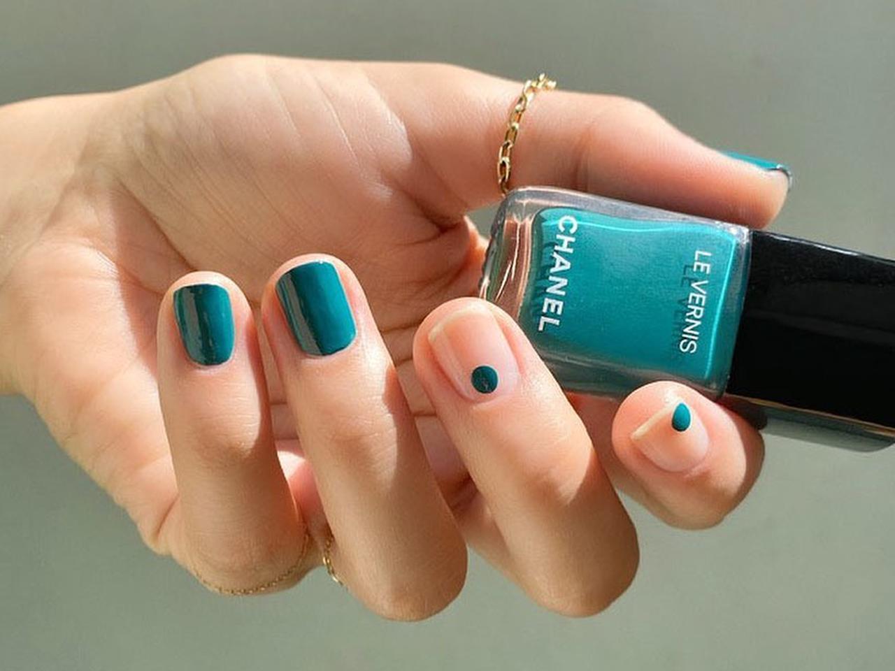 ツールなし!自宅の“あるもの”を活用した「ドットネイル」がオシャレすぎる