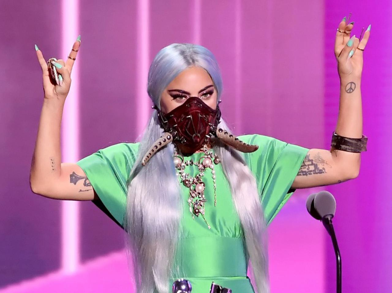 レディー・ガガ、受賞スピーチの最後に「マスクをしましょう」とマスク着用を呼びかける【VMA2020】
