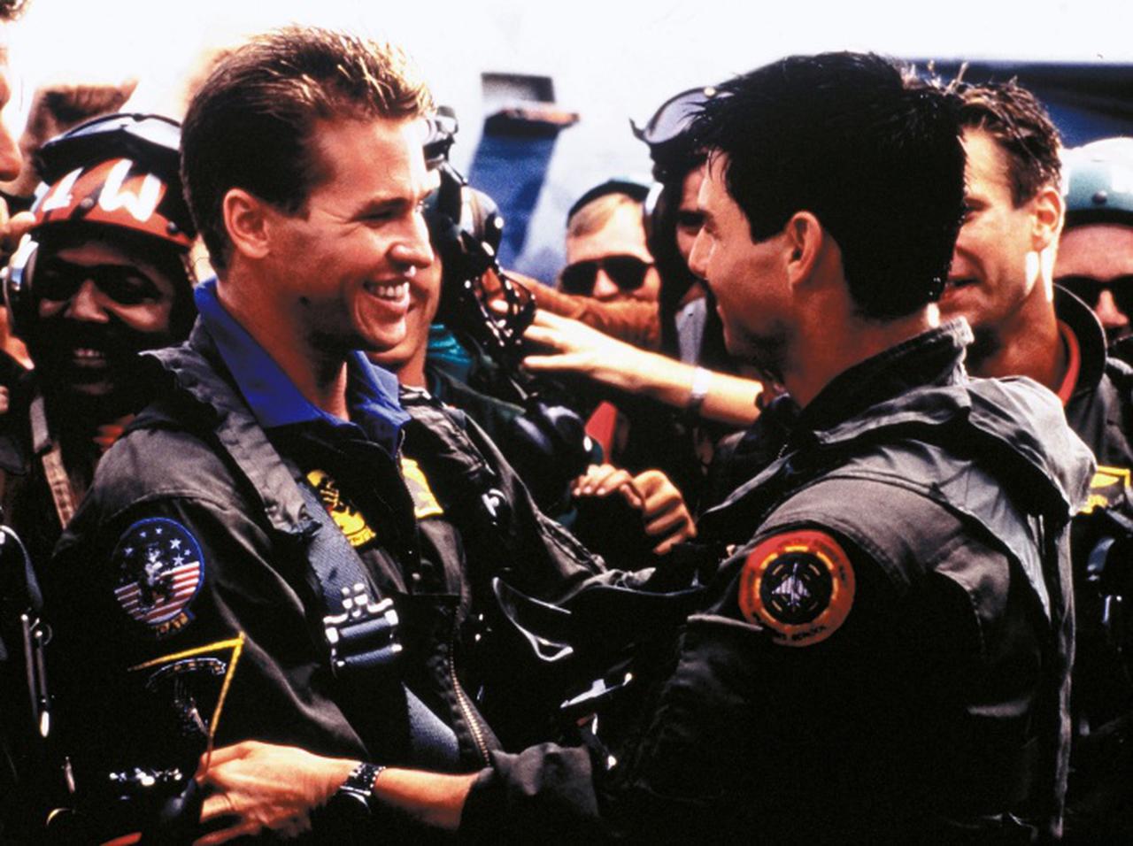 『トップガン』でトム・クルーズが着用したヘルメットが、驚愕の値段で取引！一体おいくら？