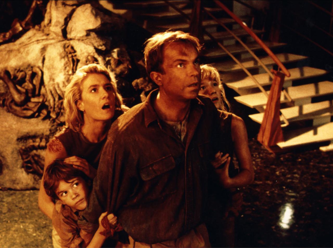 『ジュラシック・ワールド』グラント博士、「古き友」の写真で撮影初日を報告