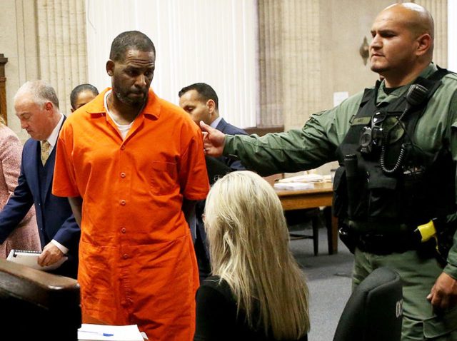 「未成年性的虐待」で拘留中のR.ケリー、囚人仲間から襲撃される