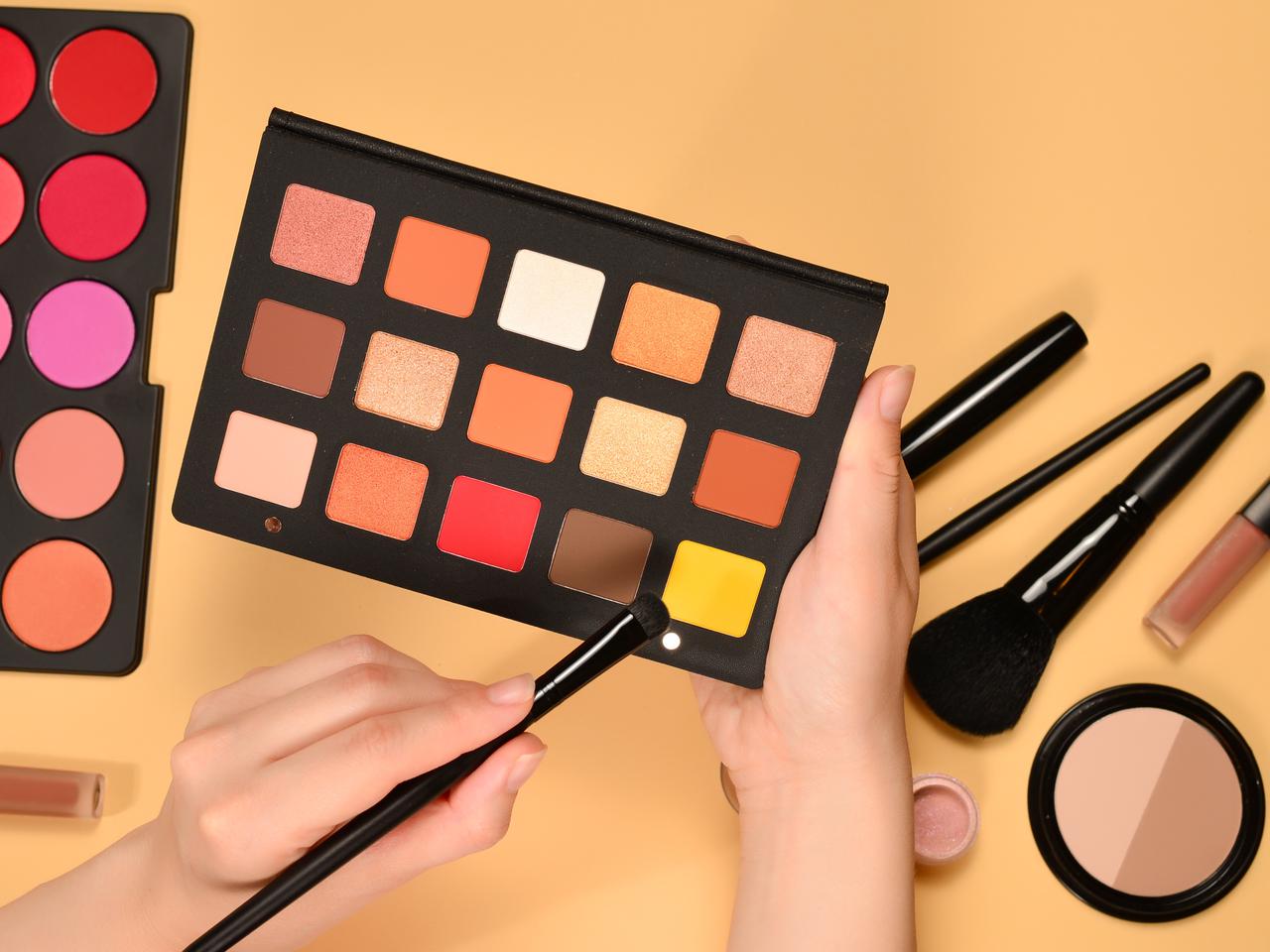 ダサ見え防止!“今っぽく”カラーメイクを取り入れるコツ