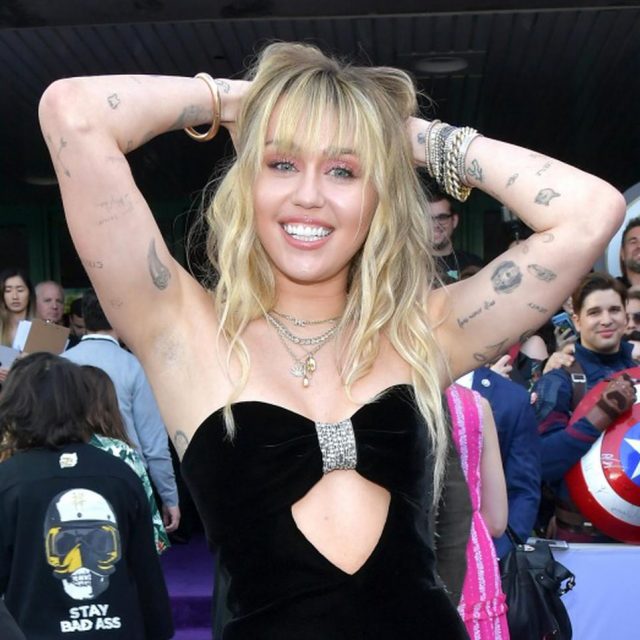 マイリー・サイラスが処女を失った年齢を暴露、ついでに「お相手の名前」も明らかに