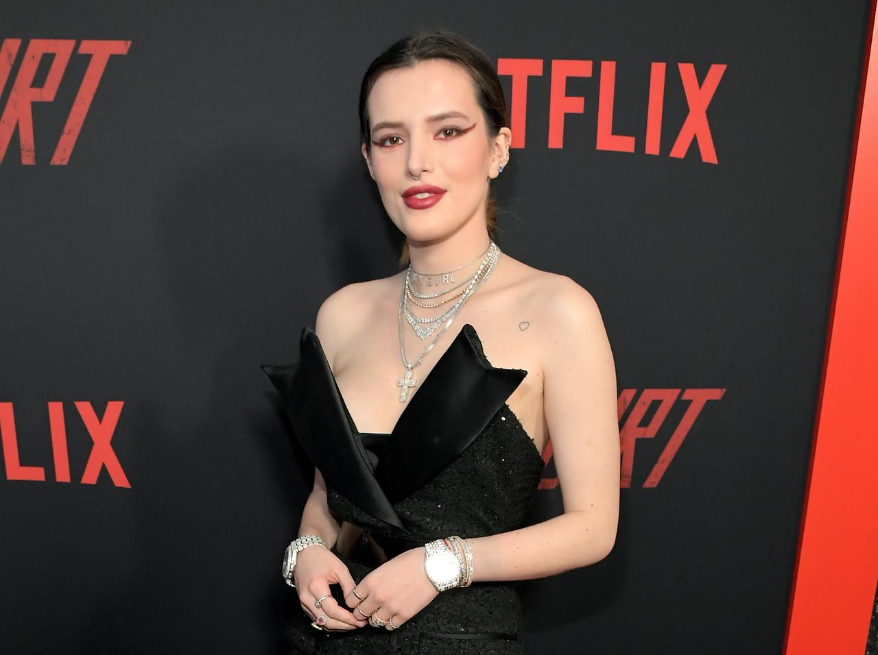 元ディズニースターのベラ・ソーン、18禁のSNSにアカウントを開設「I’m your bitch」