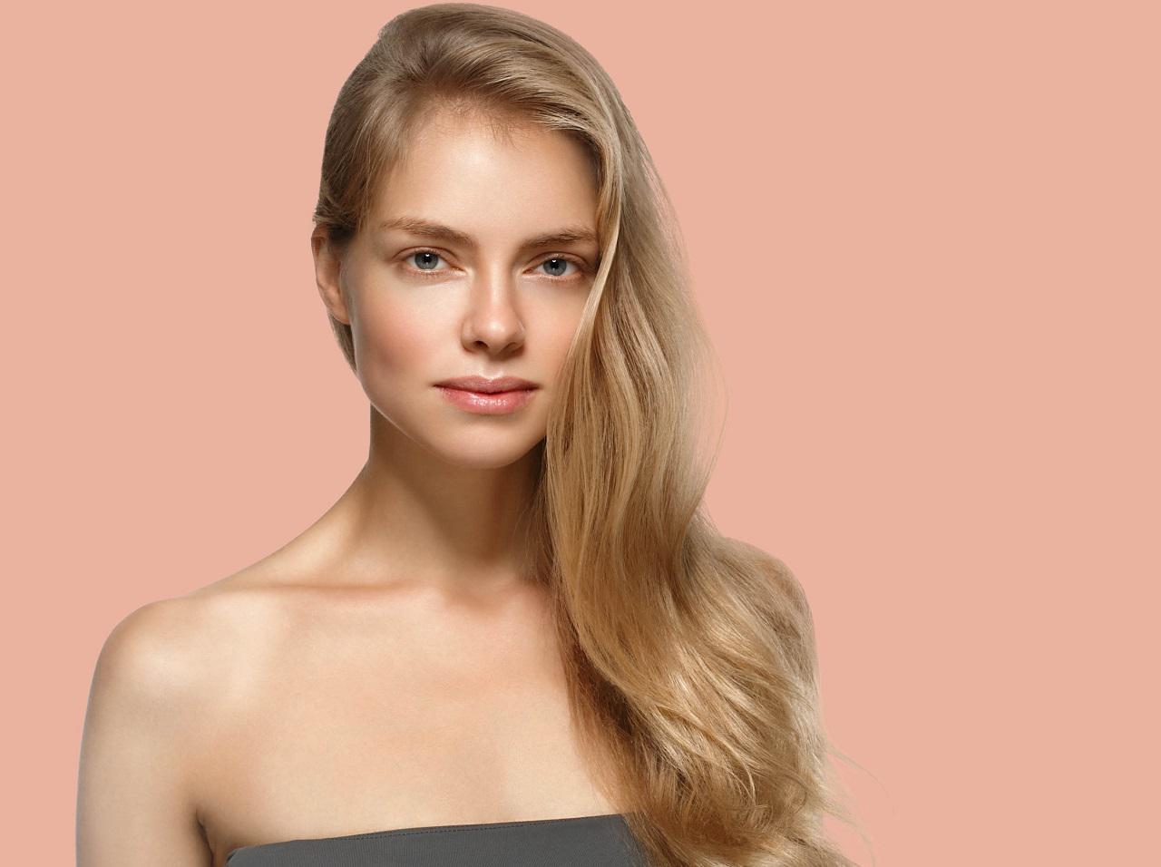 ハイライトいらずの「ナチュラルなツヤ肌メイク」のつくり方とは?