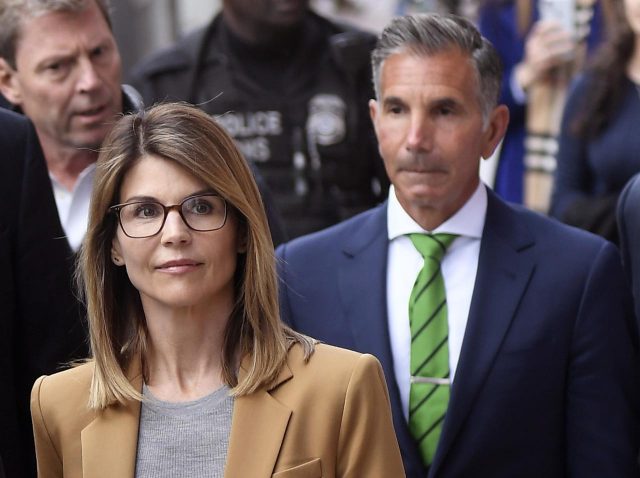 『フラーハウス』ロリ・ロックリン、娘の裏口入学で2ヵ月の実刑判決