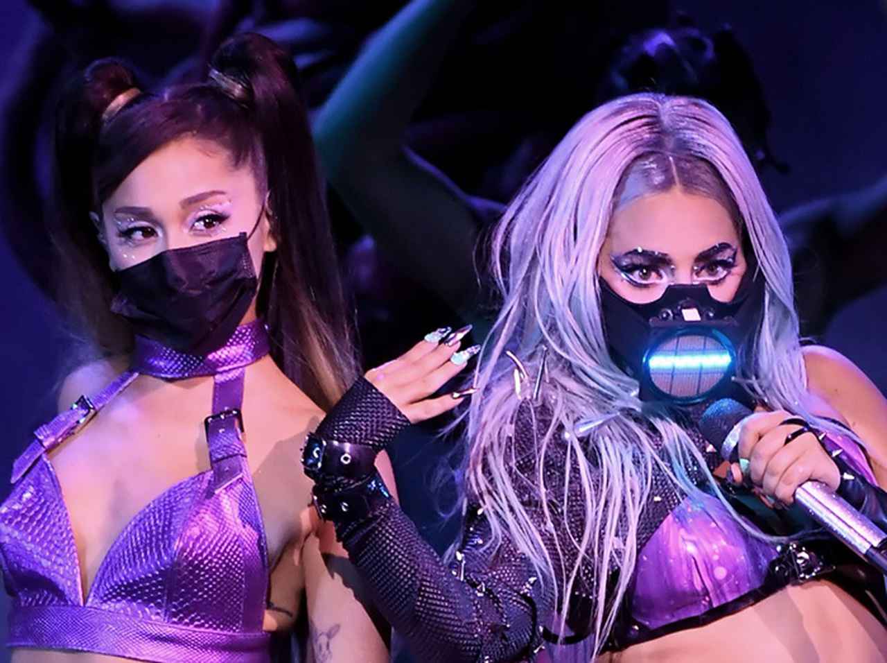 ガガとアリアナ、「Rain On Me」の初パフォーマンスは感染症対策バッチリ【VMA2020】