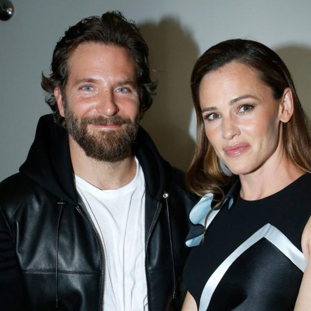 ドラマ『エイリアス』で共演、ブラッドリー・クーパーとジェニファー・ガーナーに恋の予感