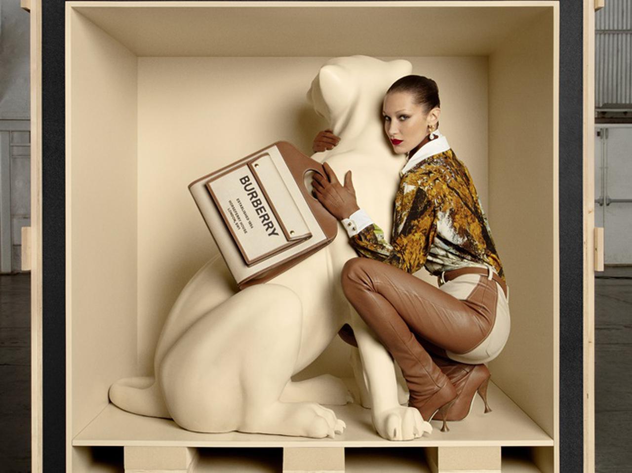ベラ・ハディッド、バーバリー初のバッグキャンペーンの広告塔に