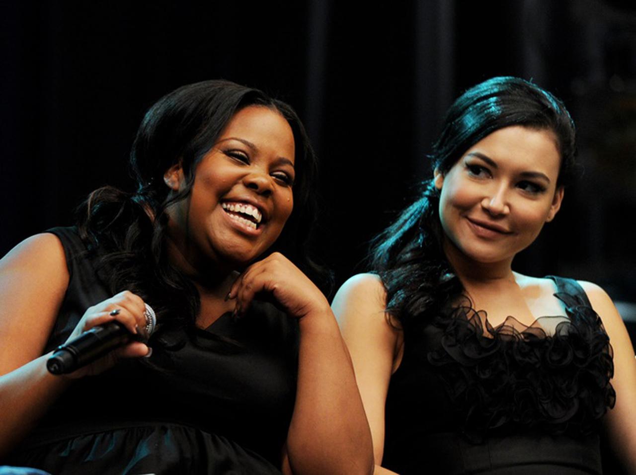 アンバー・ライリー、テレビ番組でナヤ・リヴェラの追悼パフォーマンス