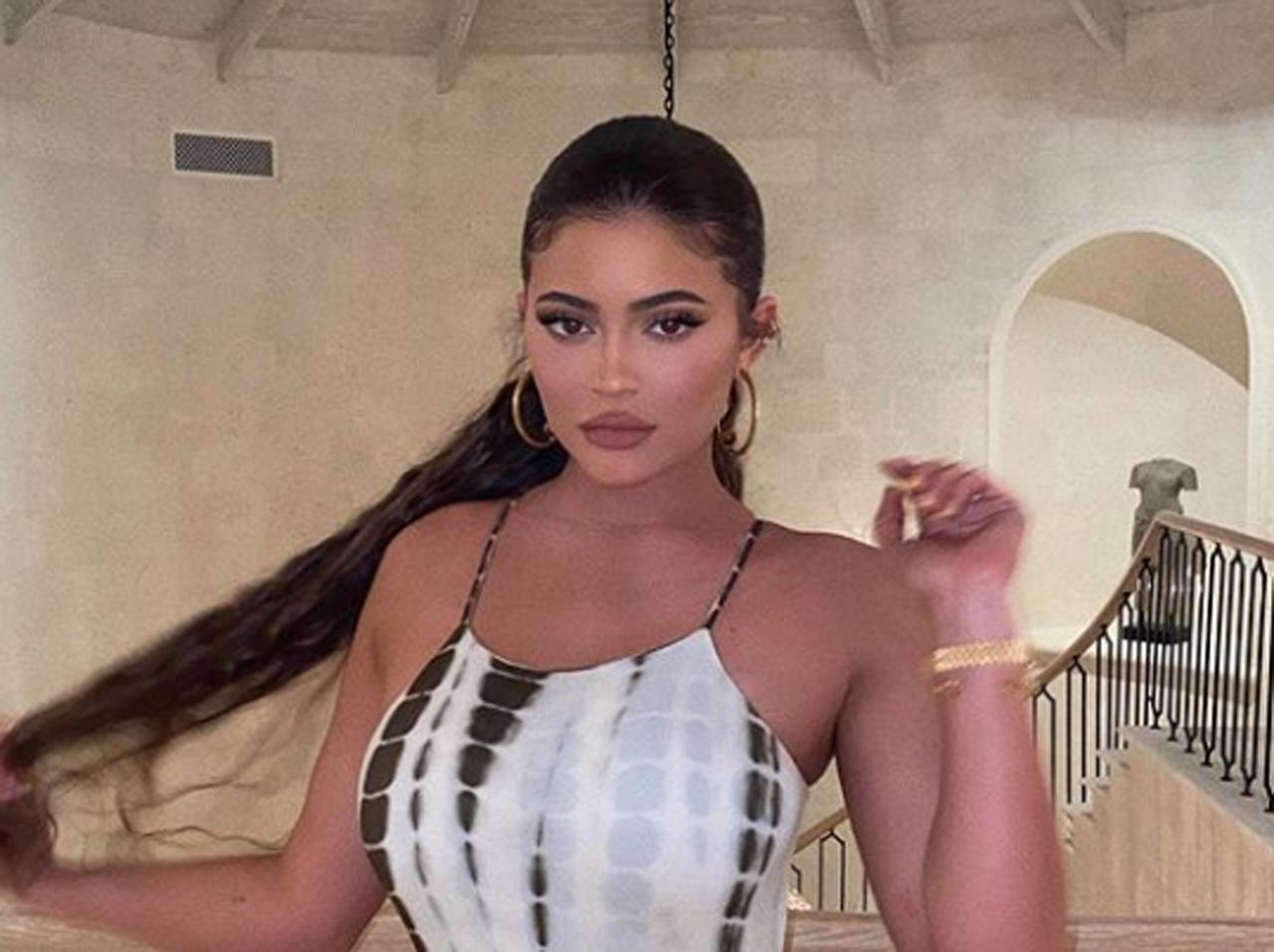 カイリー・ジェンナーが差別発言?フォトショ加工で「捏造」されたものだった