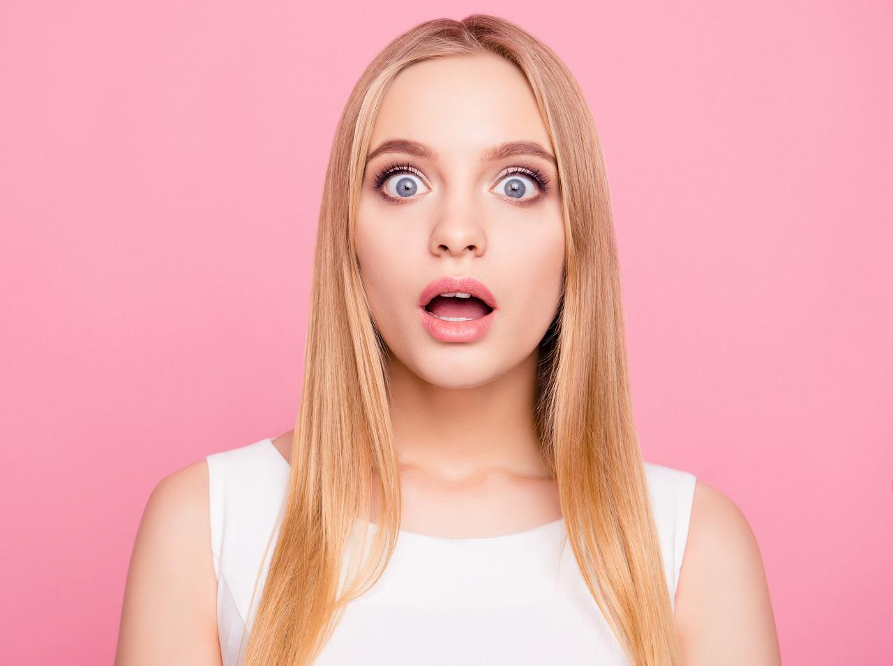 気になるアホ毛はコレで解消!外出先でも使えるプロの裏ワザ