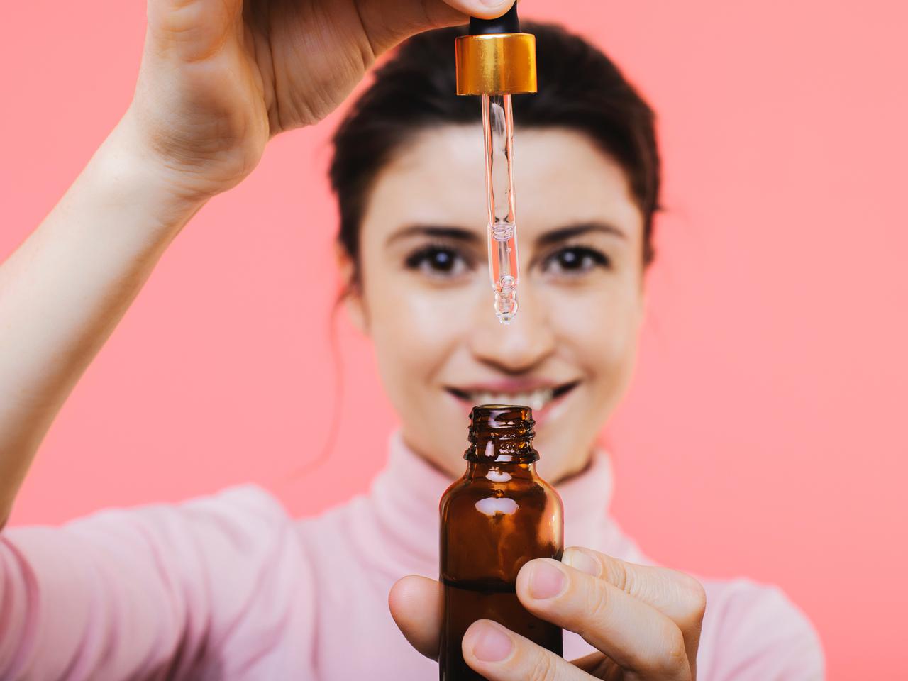 少なすぎor塗りすぎ?スキンケア製品の「適切な量」とは