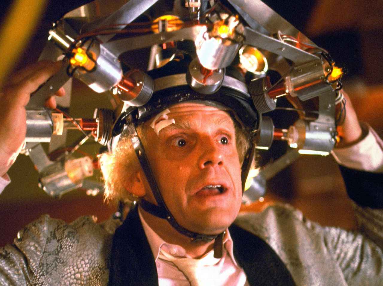 『バック・トゥ・ザ・フューチャー』ドクの「研究費調達法」がドス暗かった…