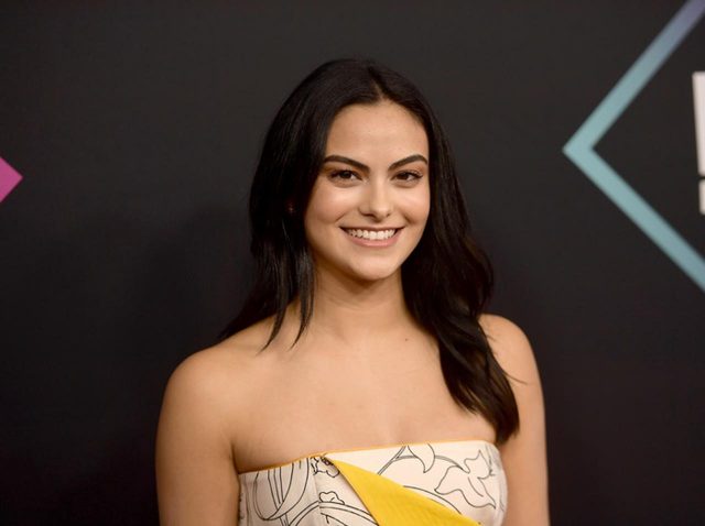 カミラ・メンデス、ラテアートのデザインが完全にアウト