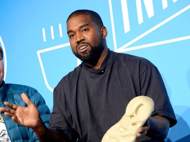 カニエ・ウェスト、新発表の靴が「祭りの屋台で人気のB級グルメ」にそっくり