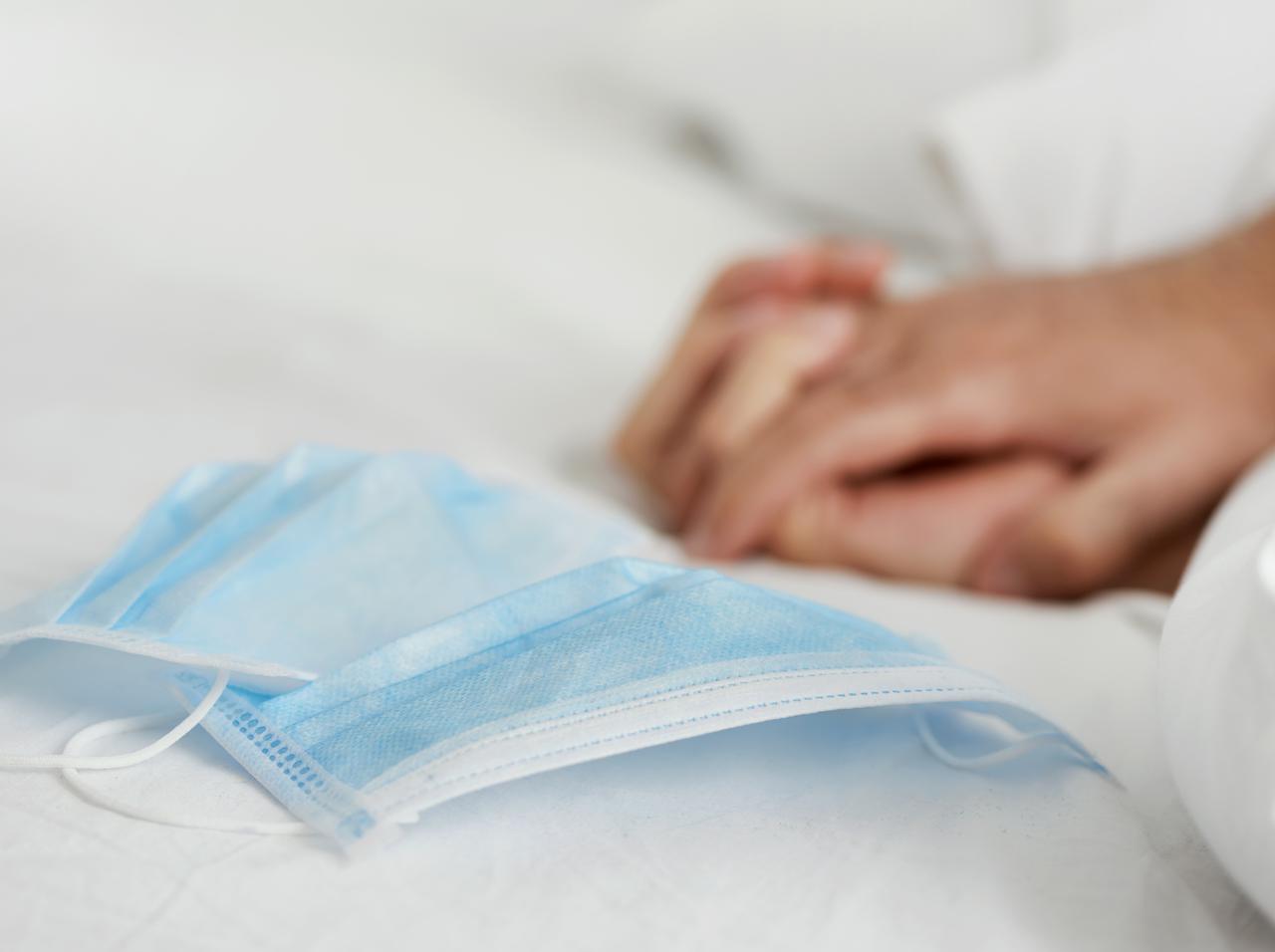 性行為中もマスクして！ポジションも？英団体によるコロナ禍中のセックスのルールとは