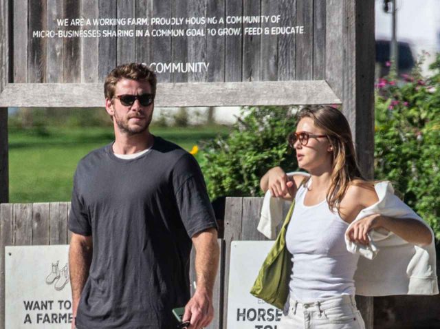 リアム・ヘムズワース、地元のレストランで恋人ガブリエラ・ブルックスとデート