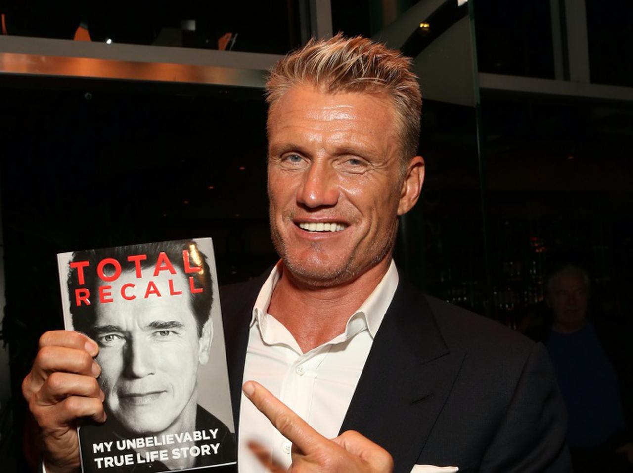 アーノルド・シュワルツェネッガー、ドルフ・ラングレンとの初絡みが衝撃的!