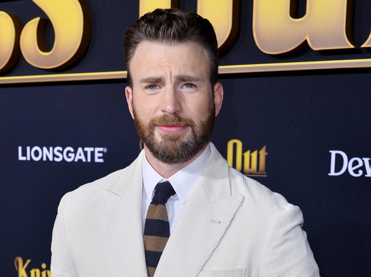 クリス・エヴァンス、「下半身露出写真」流出について直撃され渋い表情