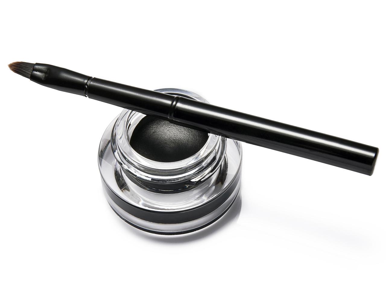 その「アイライン」の引き方、NGかも!プロが教える避けるべきメイク法3つ