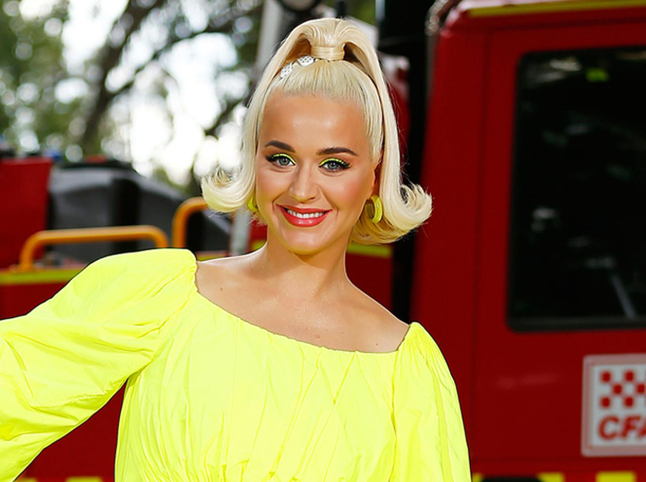 ケイティ・ペリー、産後5日目の「マタニティ下着」姿でVMAに“参戦”