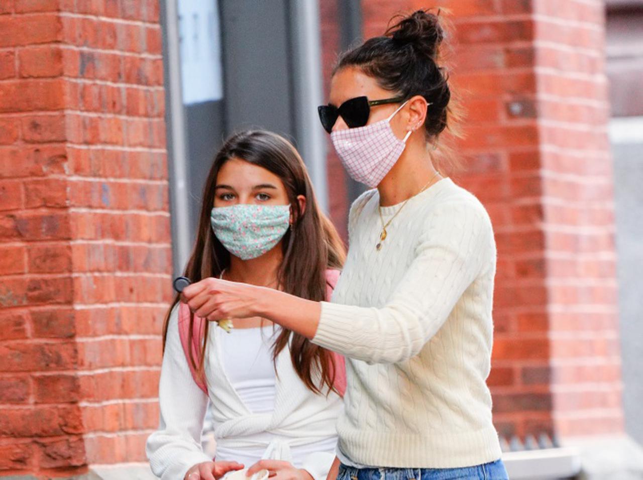 スリ・クルーズ、マスクをずらして「トム・クルーズに激似な素顔」を見せる