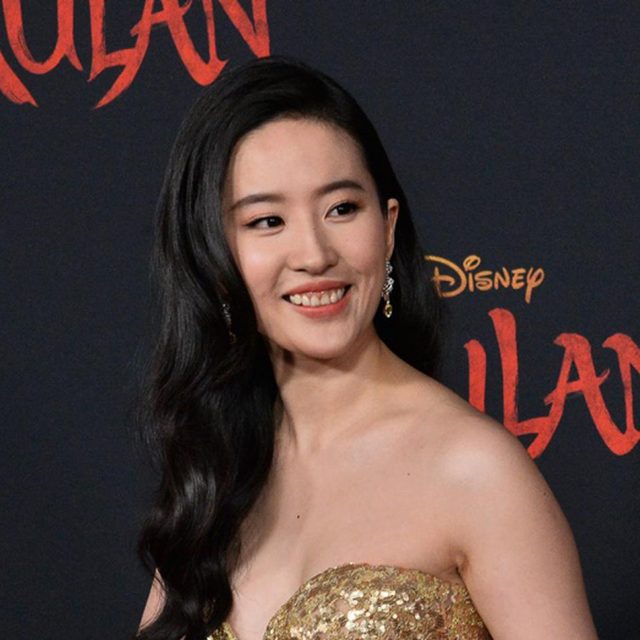 『ムーラン』リウ・イーフェイ、過酷なトレーニングで男性を持ち運ぶ
