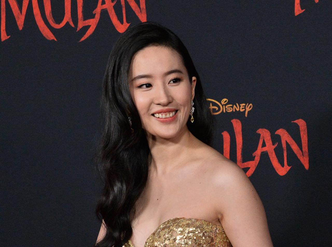 『ムーラン』リウ・イーフェイ、過酷なトレーニングで男性を持ち運ぶ