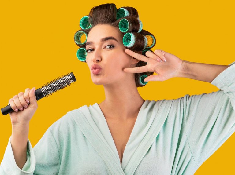 色んな巻き髪アレンジが叶う!種類ごとに仕上がりが変わるヘアカーラー4選