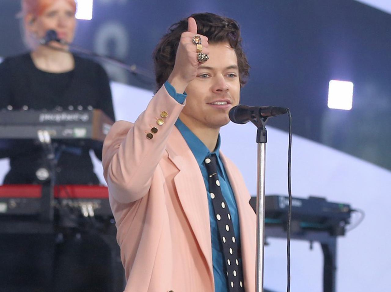 ハリー・スタイルズ、「毛」を剃っただけでツイッターのトレンド入り