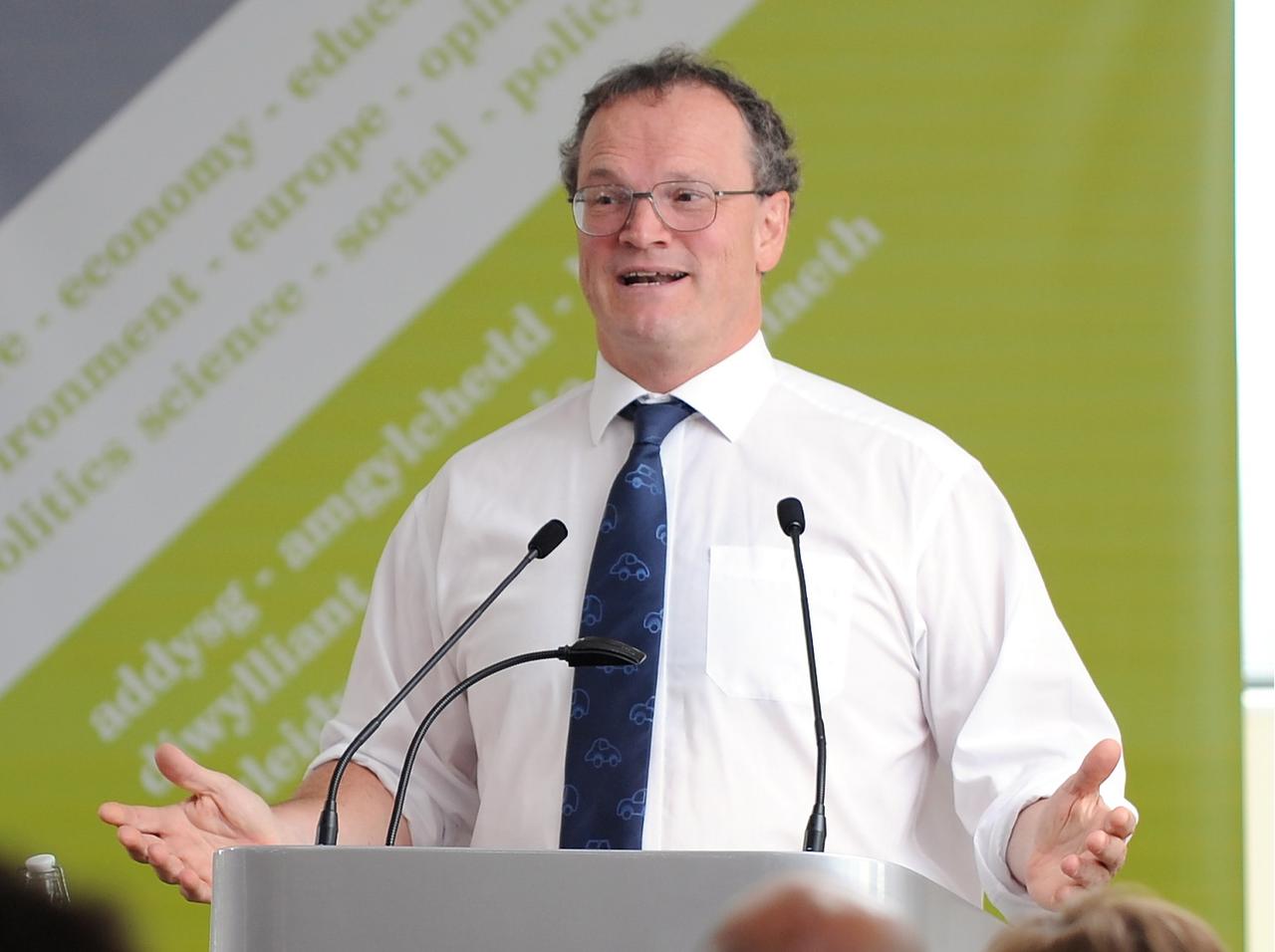 英企業のCEO、退職で“社員に”13億円「この方法で感謝を伝えるのは正しいこと」