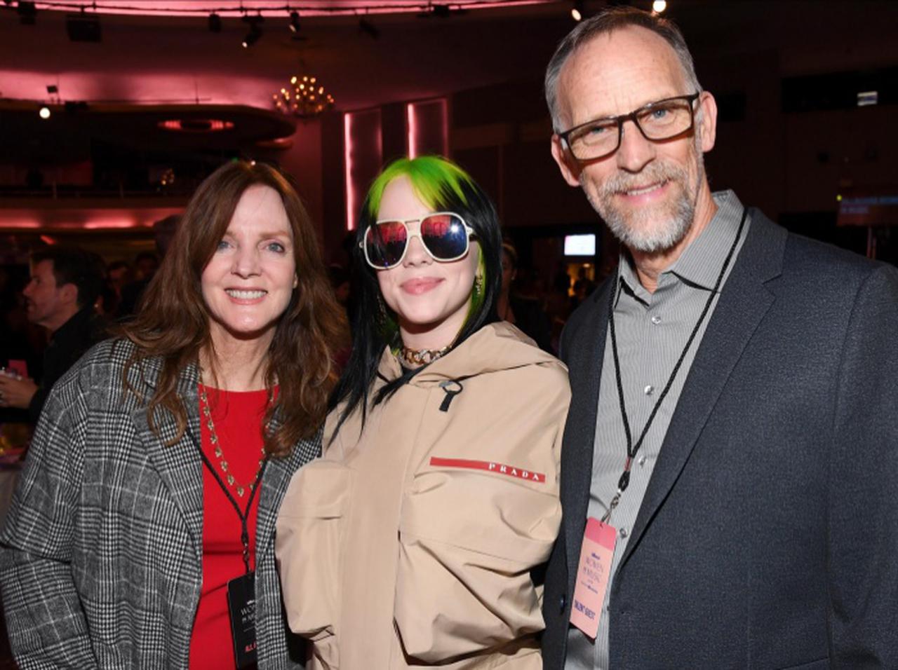 ビリー・アイリッシュ、これまでのヒット曲に対する両親の「塩すぎる反応」を明かす