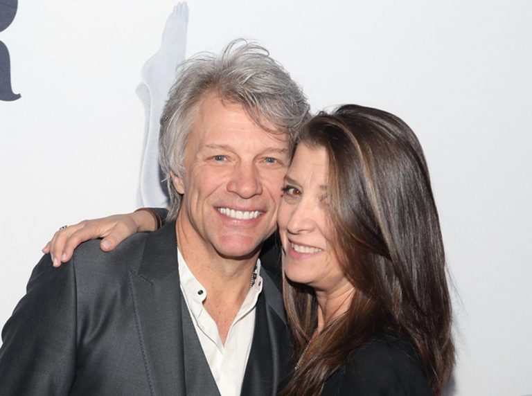 ジョン・ボン・ジョヴィ、高校時代から愛する妻の誕生日を日本の写真でお祝い