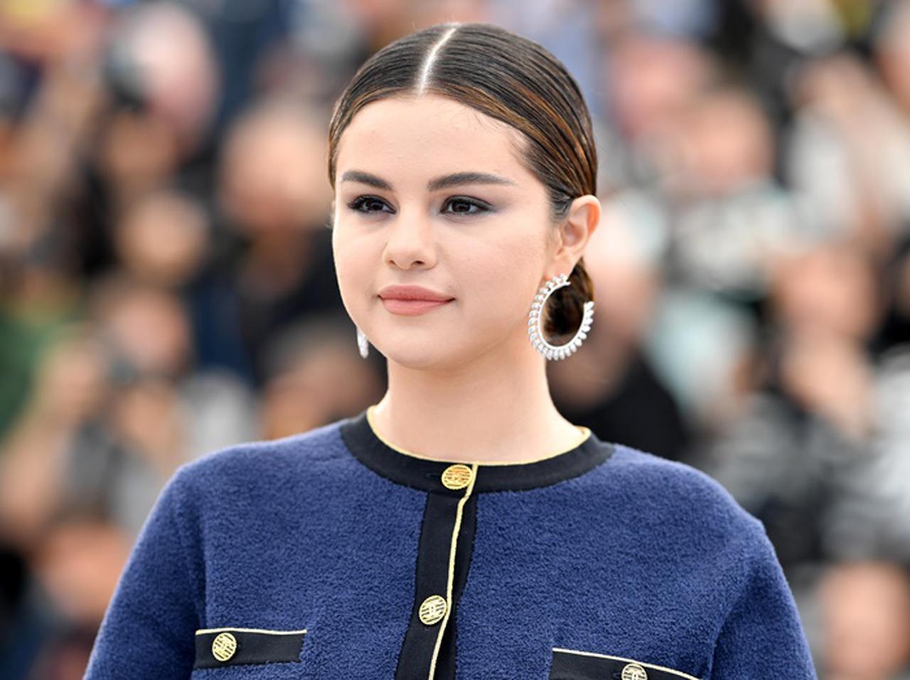 セレーナ・ゴメス、リアルに愛用する「底見えコスメ」は3,300円