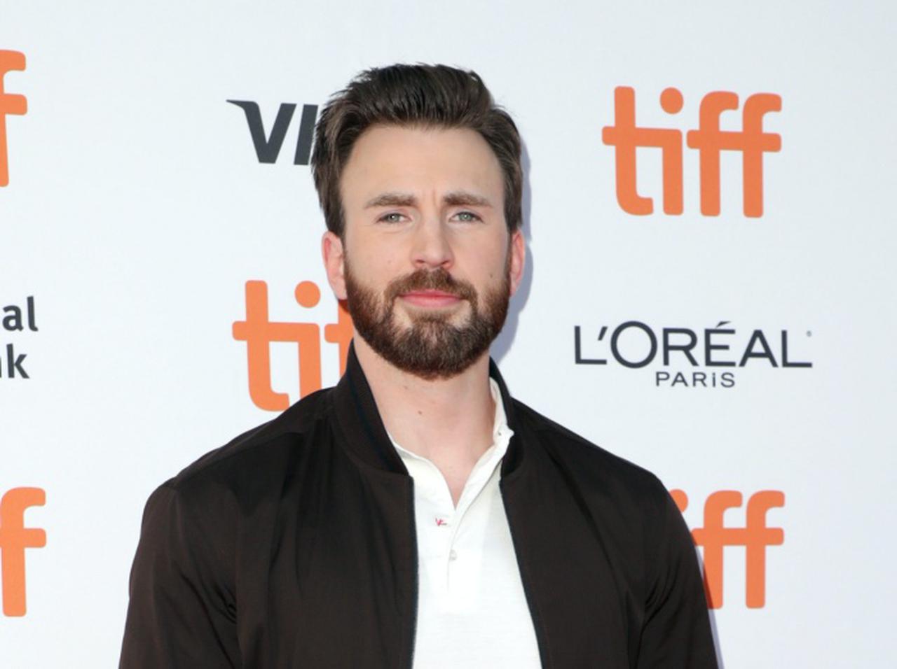 クリス・エヴァンス、下半身写真流出への対応がお見事!ファンの「隠蔽作戦」も話題に