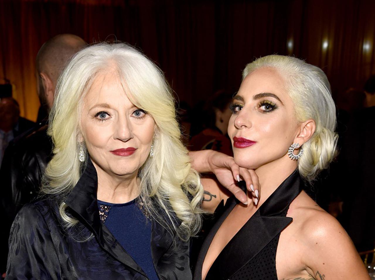 レディー・ガガ、母との複雑だった関係を振り返る