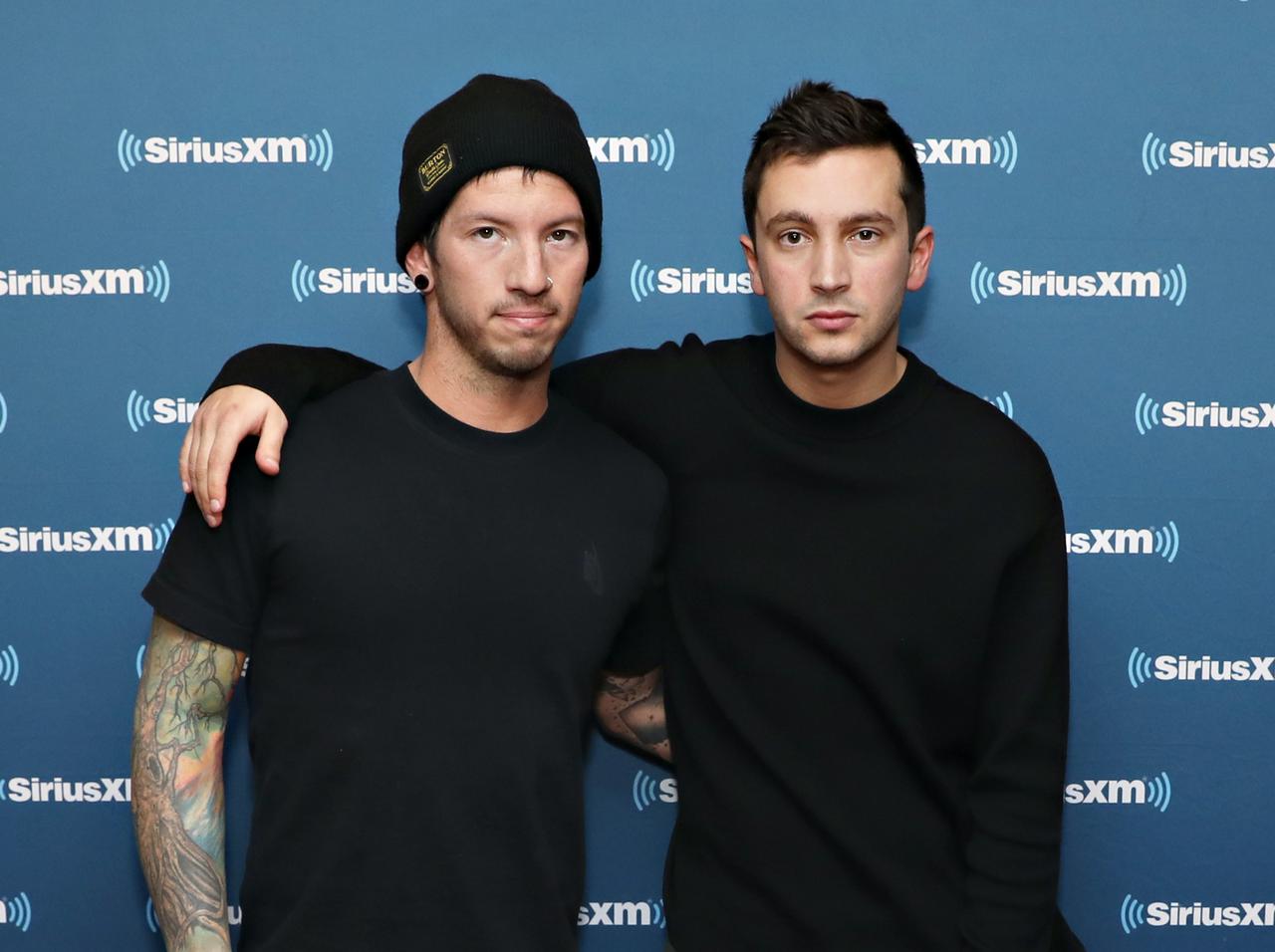 トゥエンティ・ワン・パイロッツのメンバーが「SNSの使い方」で炎上するも、連投で挽回する【ツイート訳】