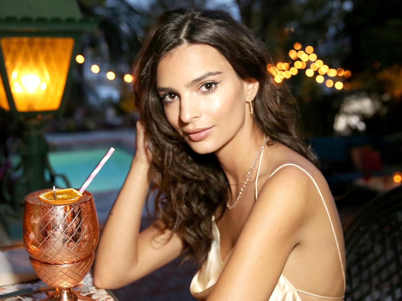 エミリー・ラタコウスキ―、愛用のハイライトがなんと900円でゲットできる!