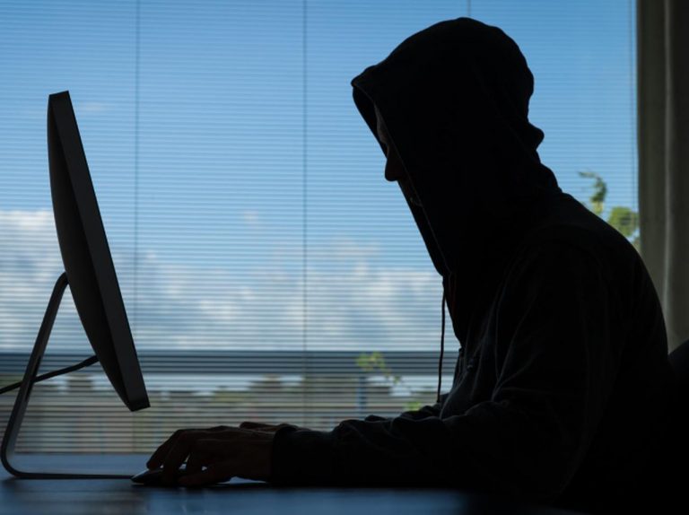 まるでゴシップガール?噂話を拡散する新手のネットいじめがアメリカで流行中
