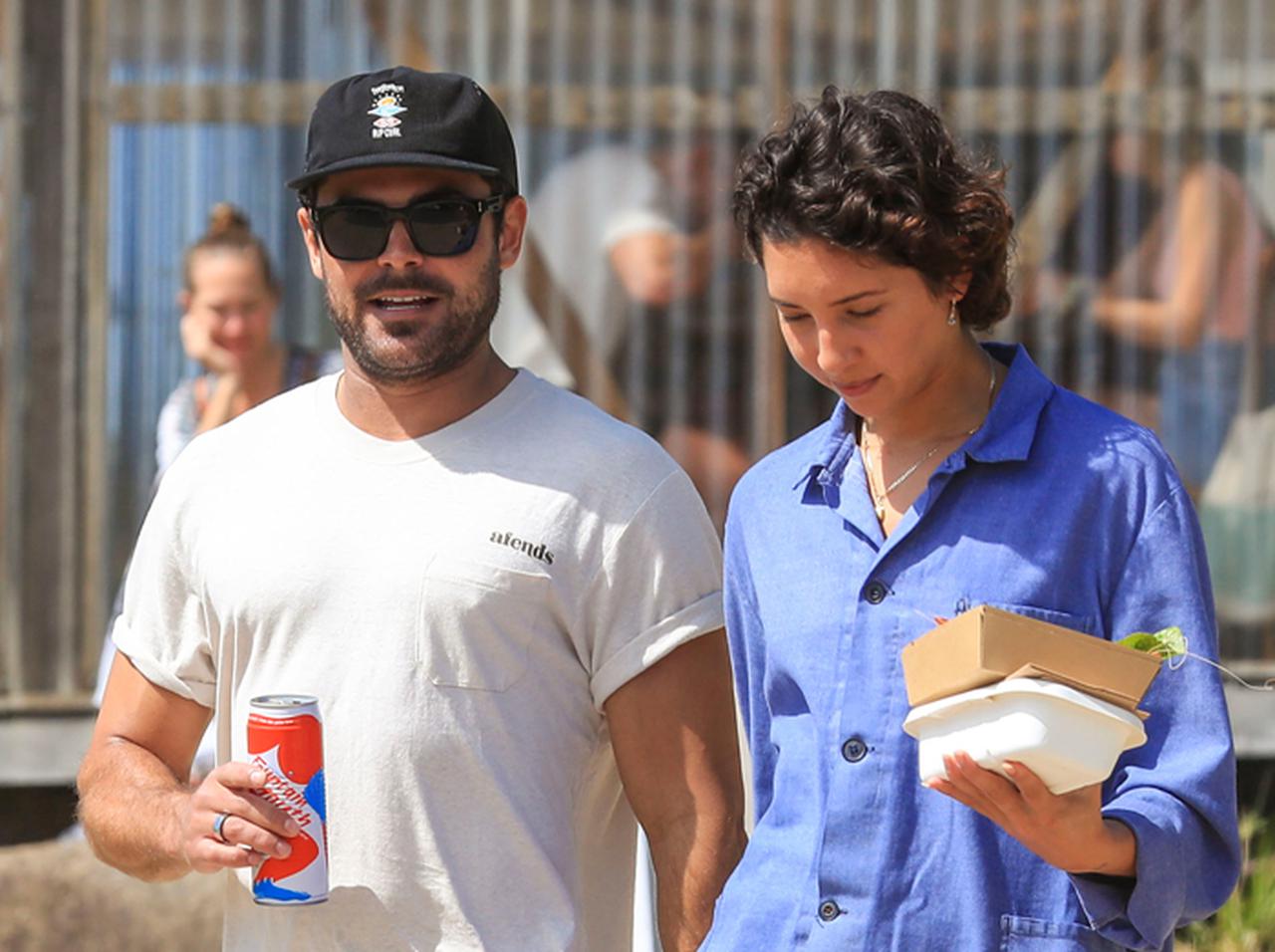 ザック・エフロン、「新恋人」との手つなぎショットが激写!ハッピーオーラひしひし