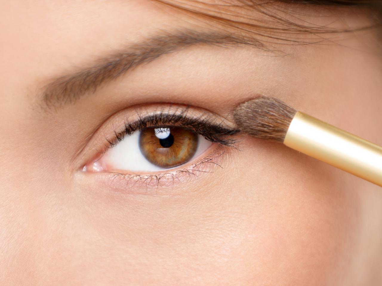 秋の目元は「スモーキーアイ」がオシャレ!今っぽい取り入れ方をご紹介