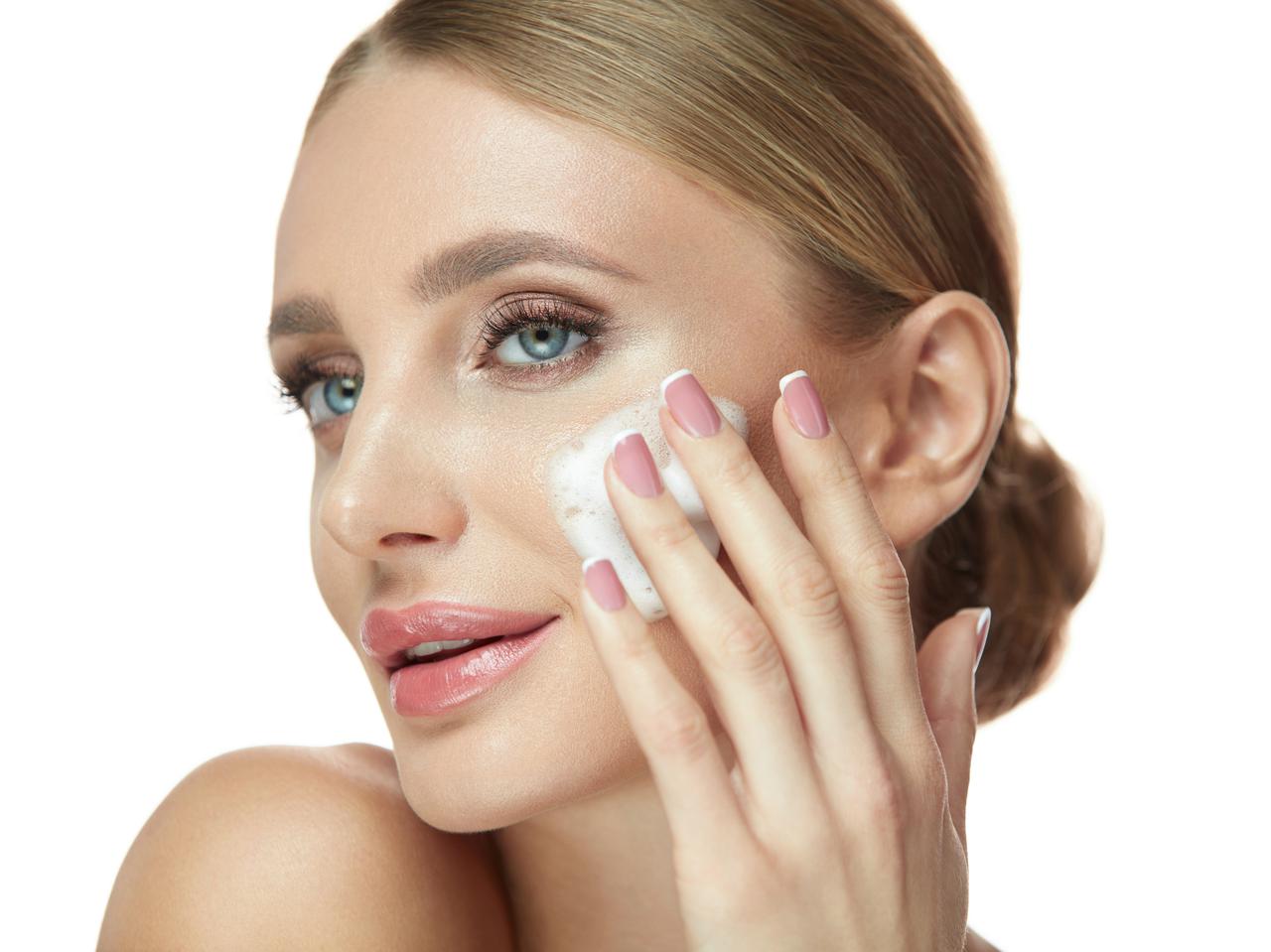 老け見えの原因はコレ?角質ケアが必要な2つのサイン