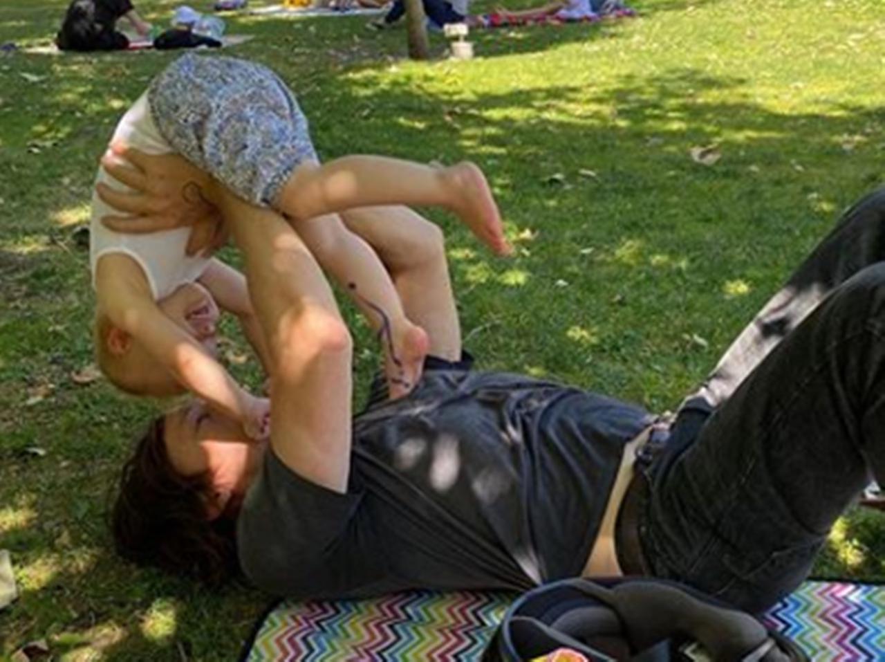 『ウォーキング・デッド』ノーマン・リーダスが妻子にレア愛情表現！ファンの前で