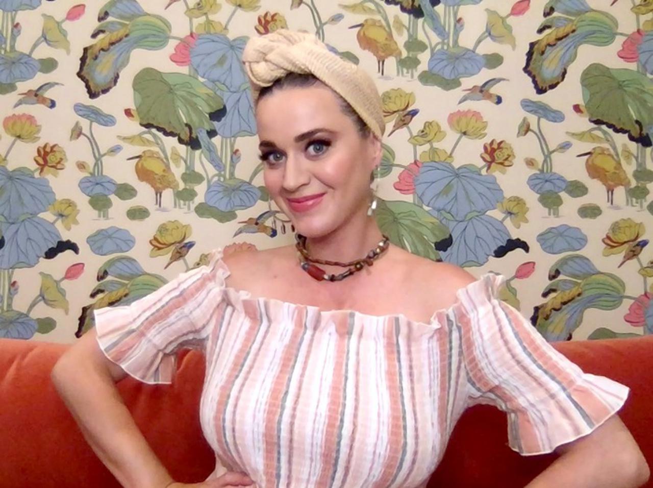 ケイティ・ペリー最新作『スマイル』発売記念!オリジナルグッズを3名様に