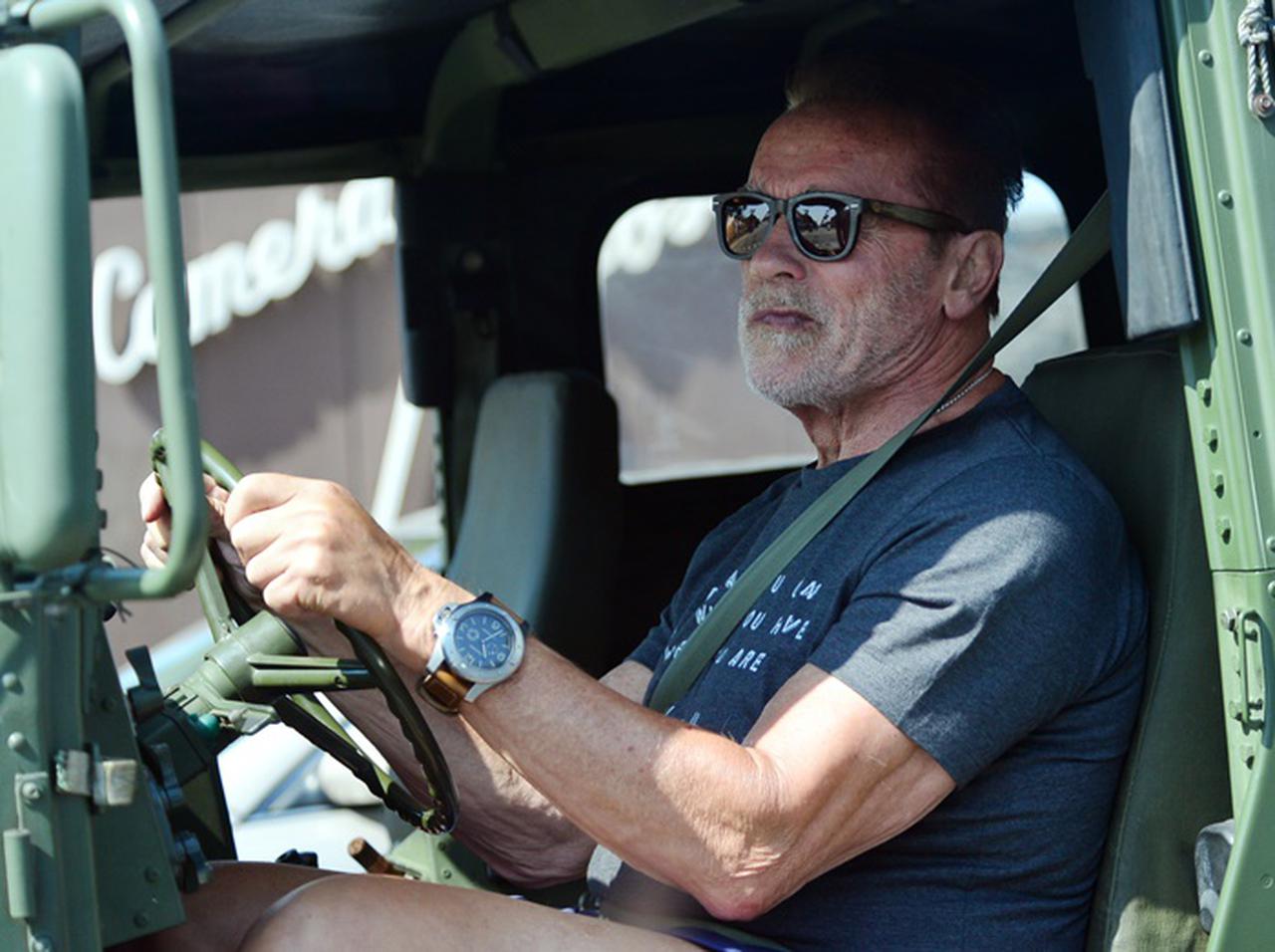 アーノルド・シュワルツェネッガーの愛車がもはや軍用車両