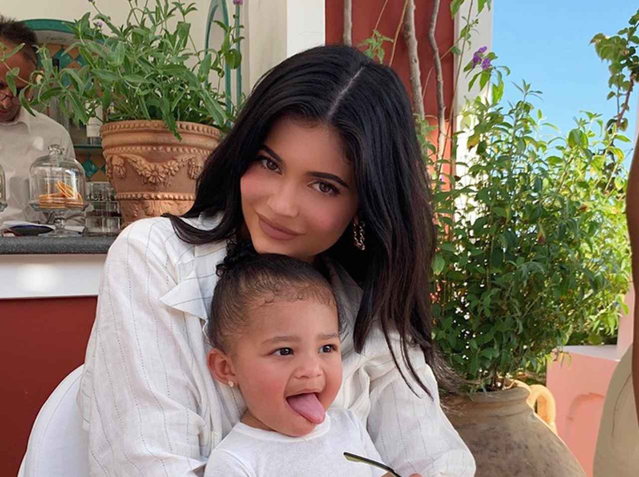 カイリー・ジェンナー、1億円以上のクルマが眠る車庫に置いている意外なもの