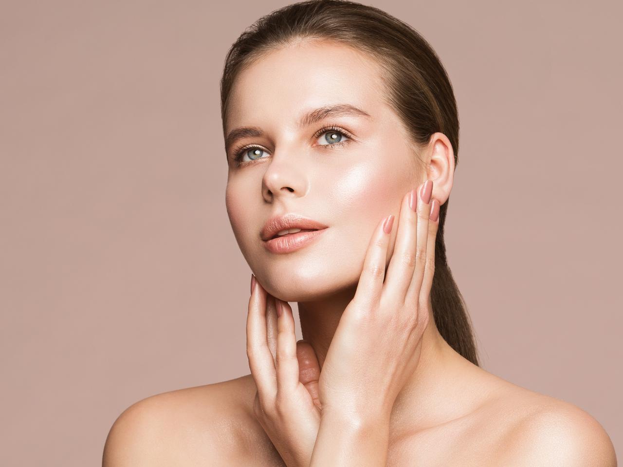 ノーファンデでも毛穴レス&透明感UPが叶うすっぴん美肌メイク