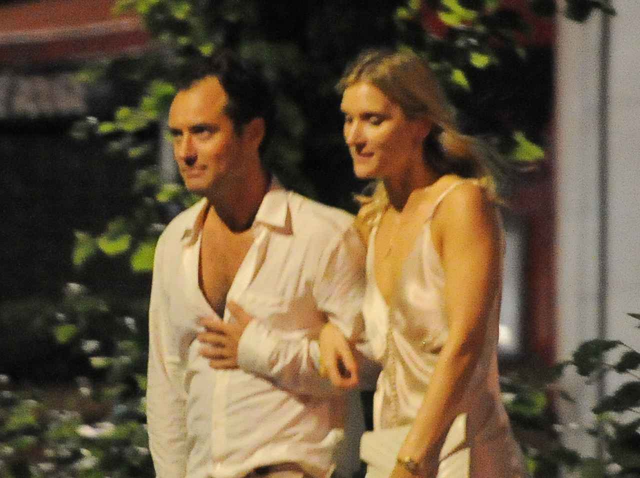 ジュード・ロウが第6子の誕生をさらっと報告、「子供も生まれたし」