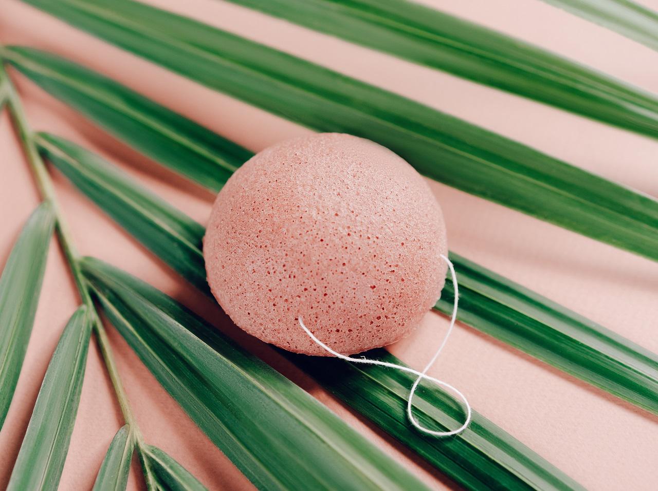 ワンコインで肌を変える！セレブも愛用する「こんにゃくスポンジ」の効果とは？